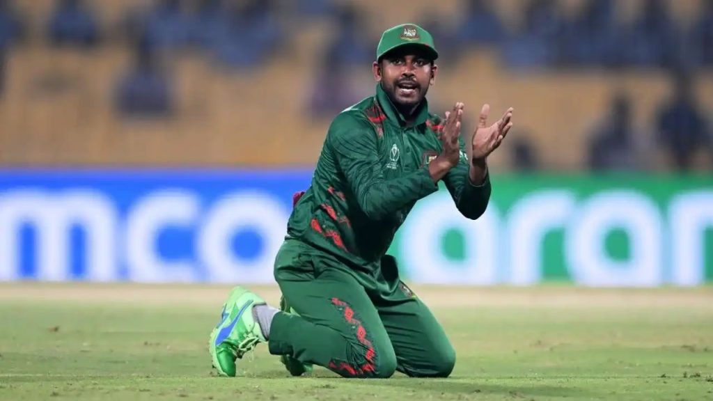 মেহেদী হাসান মিরাজ বাংলাদেশের একদিনের দলের অধিনায়ক হিসেবে নাজমুল হোসেন শান্তর জায়গায় দায়িত্ব নিয়েছেন।