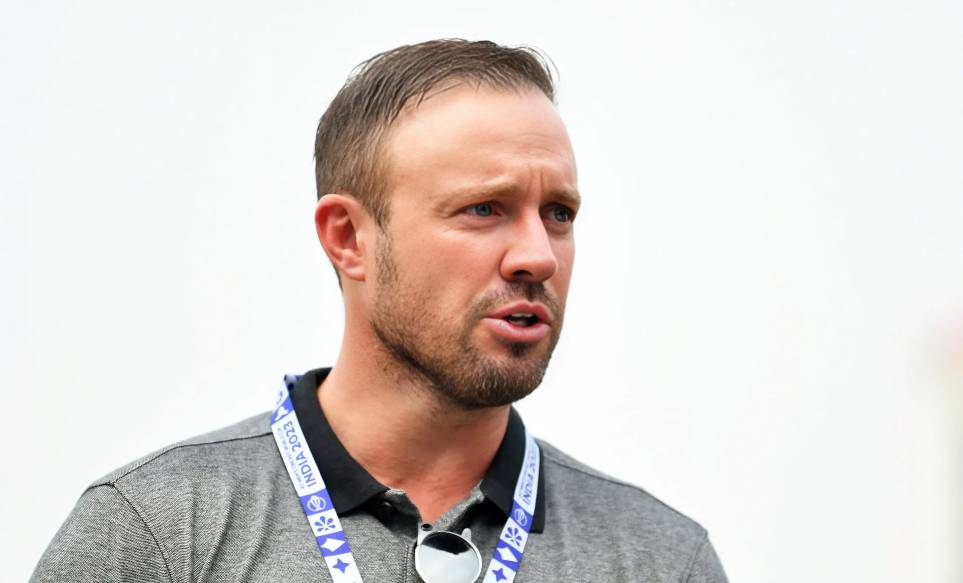 AB de Villiers leaves out Virat Kohli while picking his top five cricketers